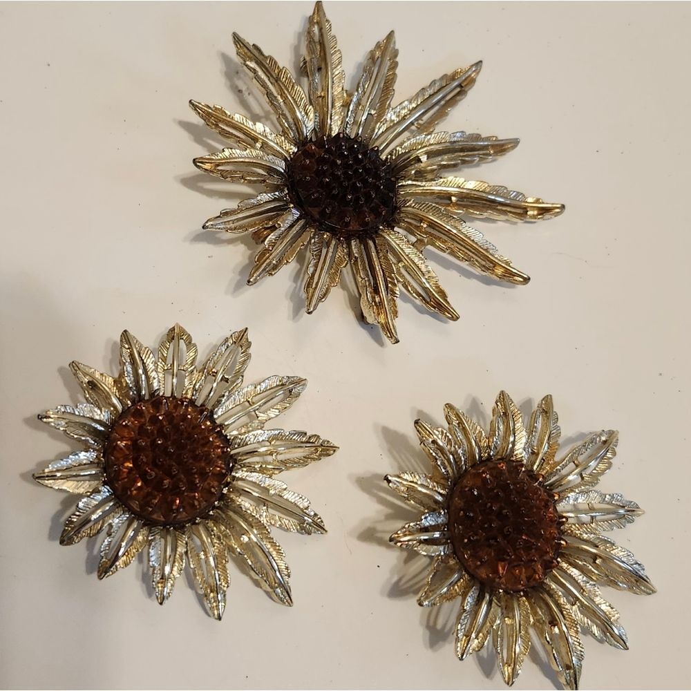 Vintage Mint 1961 Sarah Coventry Gold "Sunflower" Clip Earring/Brooch Set